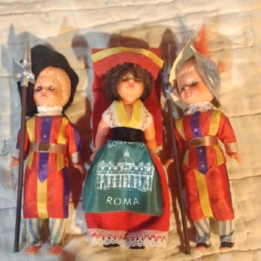 Colorful Souvenir Dolls Set Roma